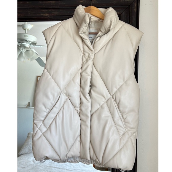 Abercrombie Cream Faux Leather Vest - Picture 3 of 3